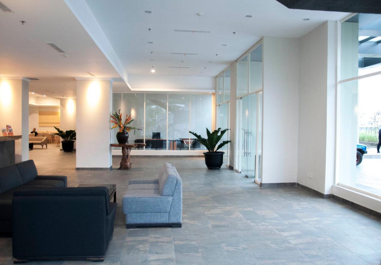 Skyland City Hotel Jatinangor Cilimus ภายนอก รูปภาพ